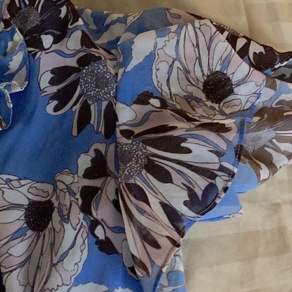 Alexis Blue Floral Print Midi Length Short Sleeve Wrap Dress. Size Large. - Picture 3 of 8